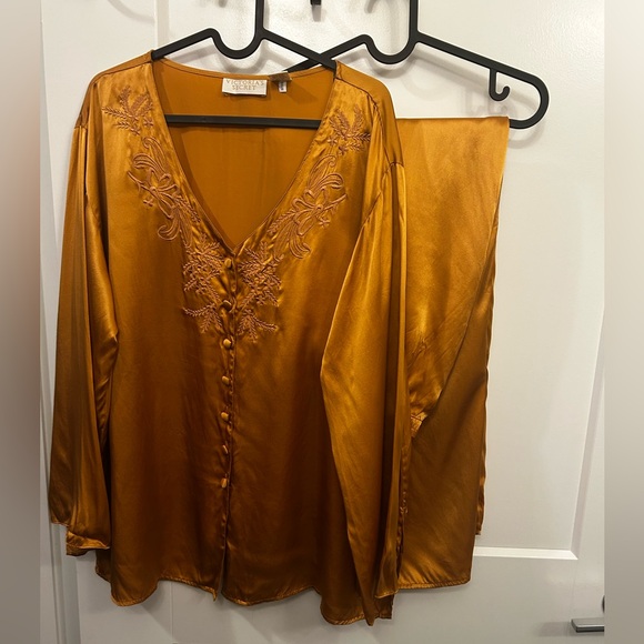 Vintage 100% silk golden label pajamas set  Victoria Secret - Picture 2 of 12